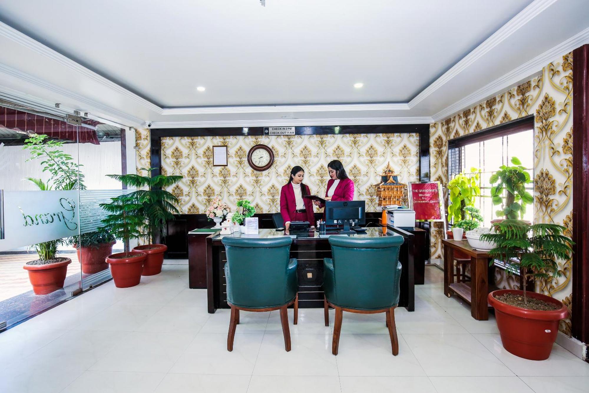 Hotel White Grand Shimla - In City Centre - A Centrally Ac Hotel Exterior foto
